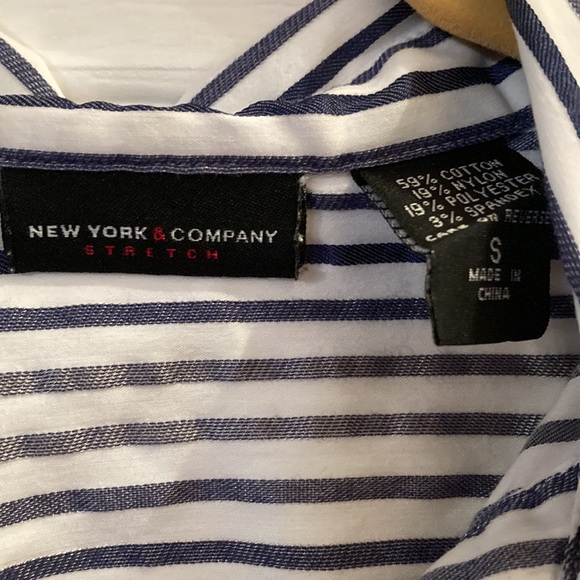 New York & Company stretch Woman’s button front blouse. Size Small - Picture 2 of 5